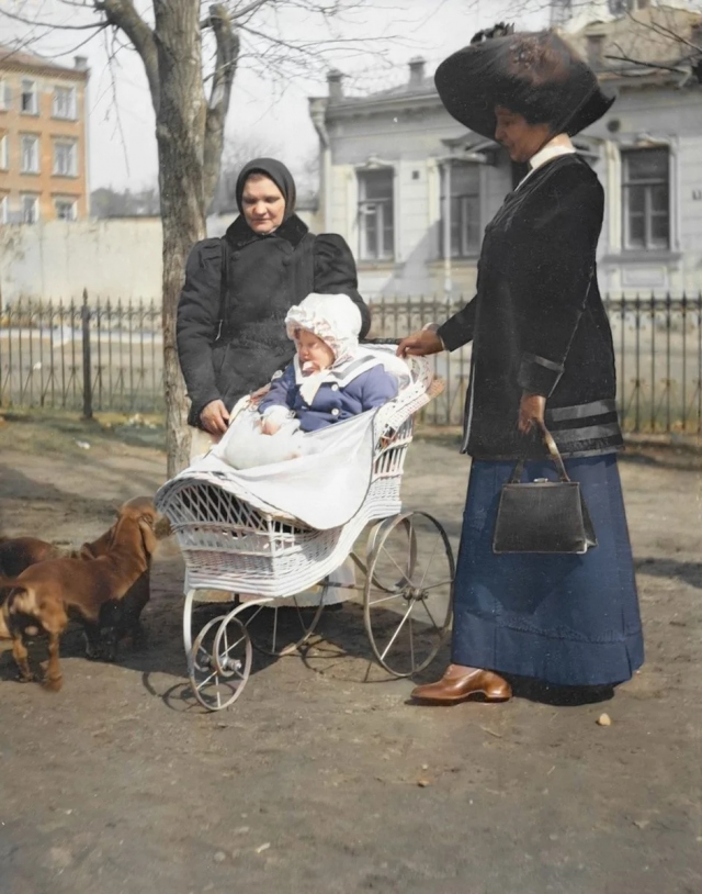 Раскрашенные исторические снимки дореволюционной Москвы