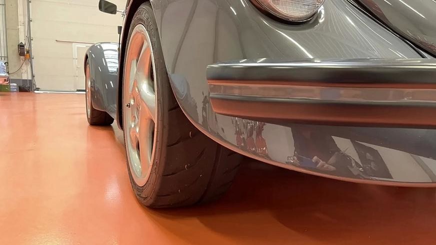 Volkswagen Beetle 1303 скрестили с Porsche Boxster S первого поколения