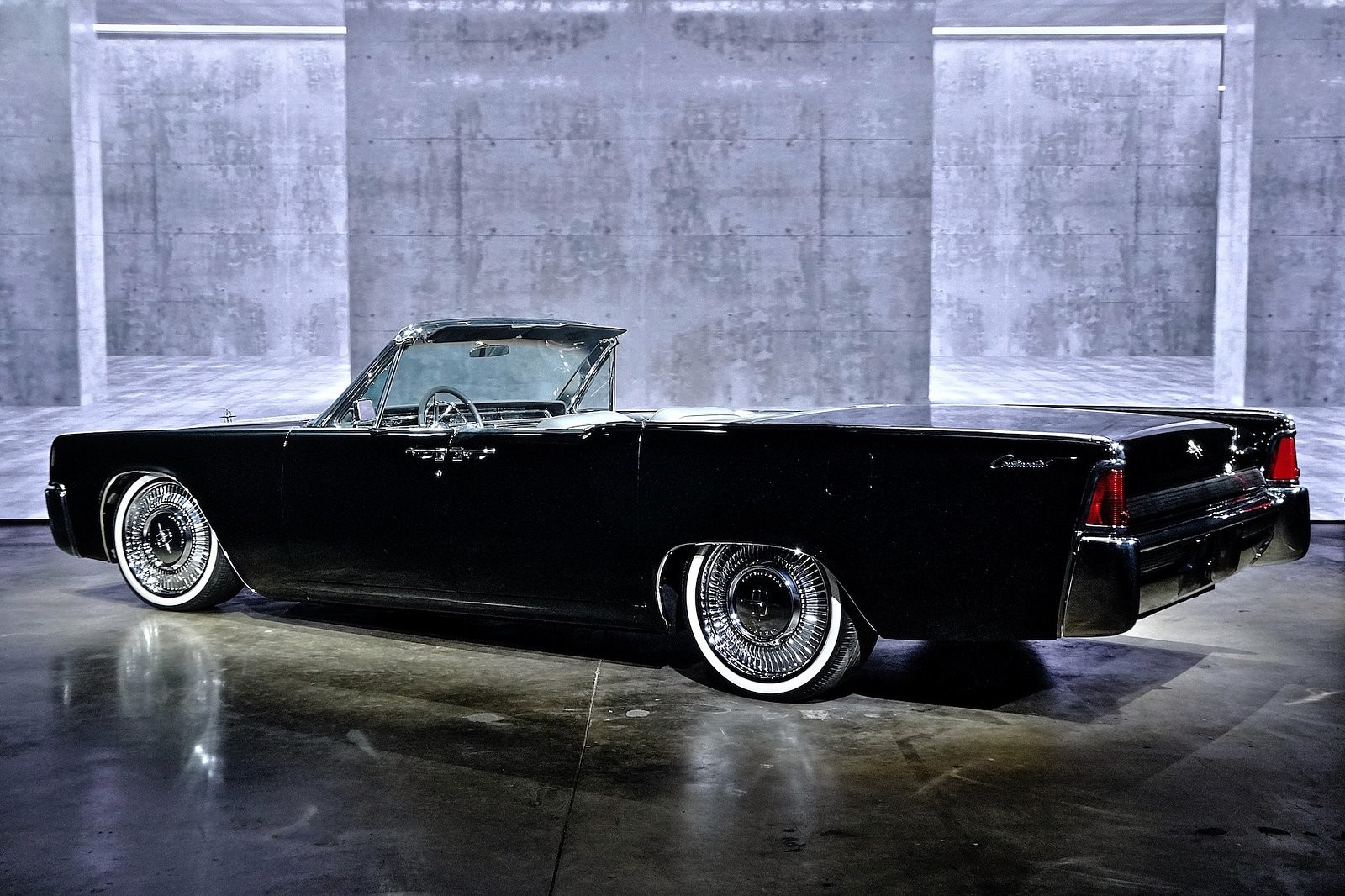 Шикарный рестмод Lincoln Continental 1964 года