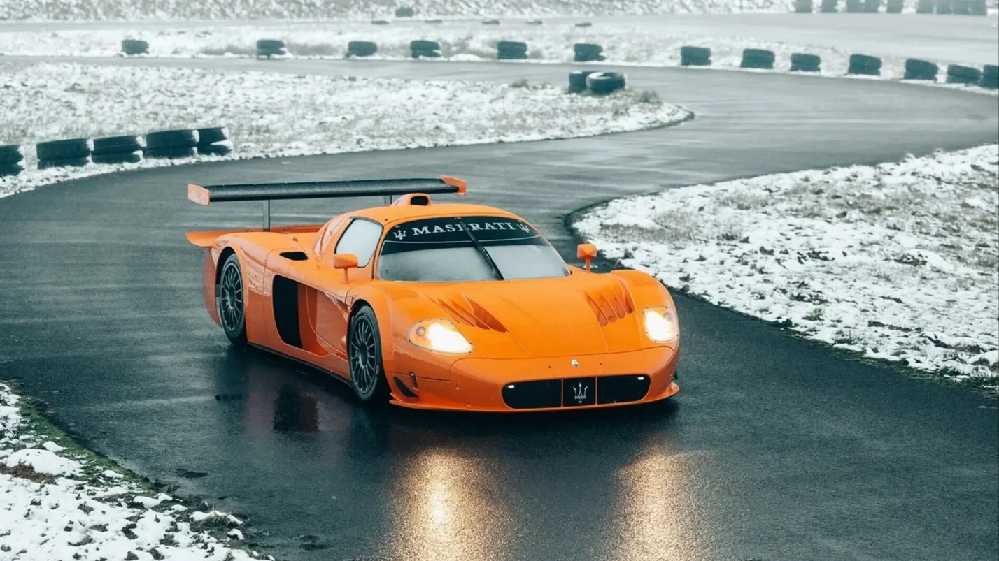 Редкий трековый спорткар Maserati MC12 Versione Corsa