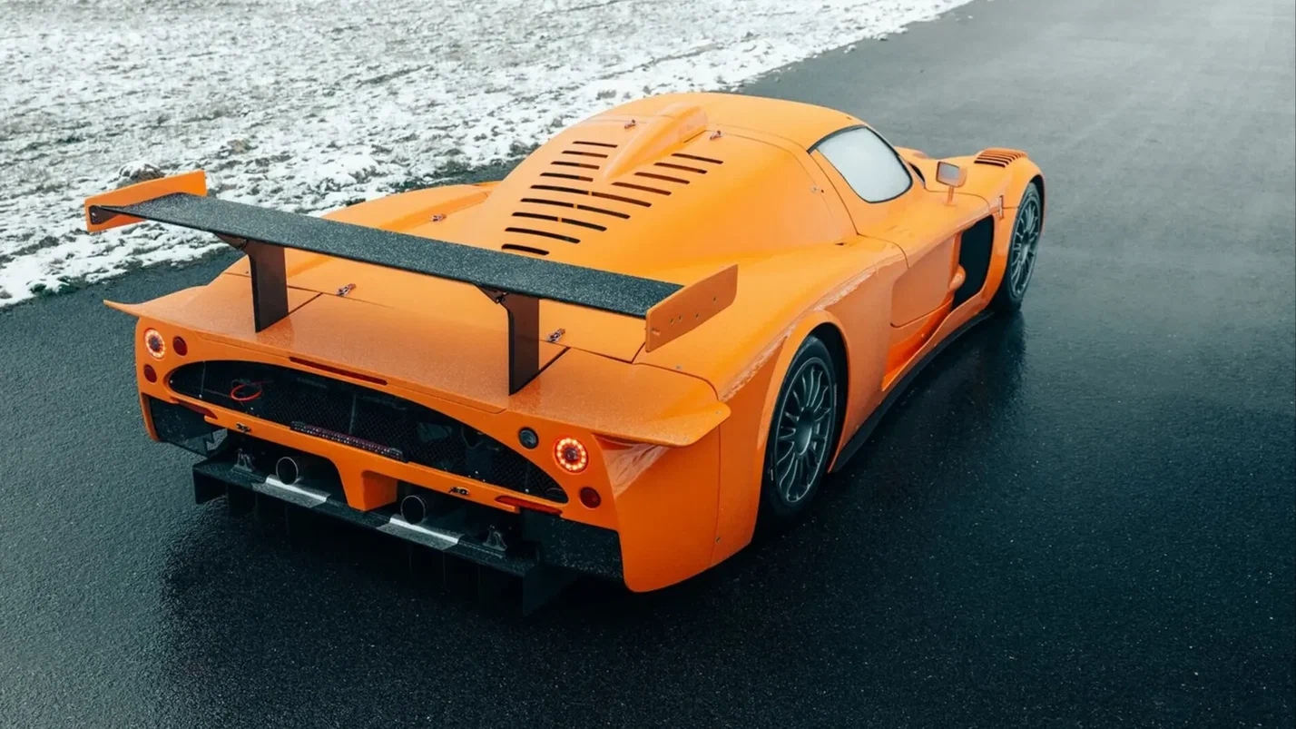 Редкий трековый спорткар Maserati MC12 Versione Corsa
