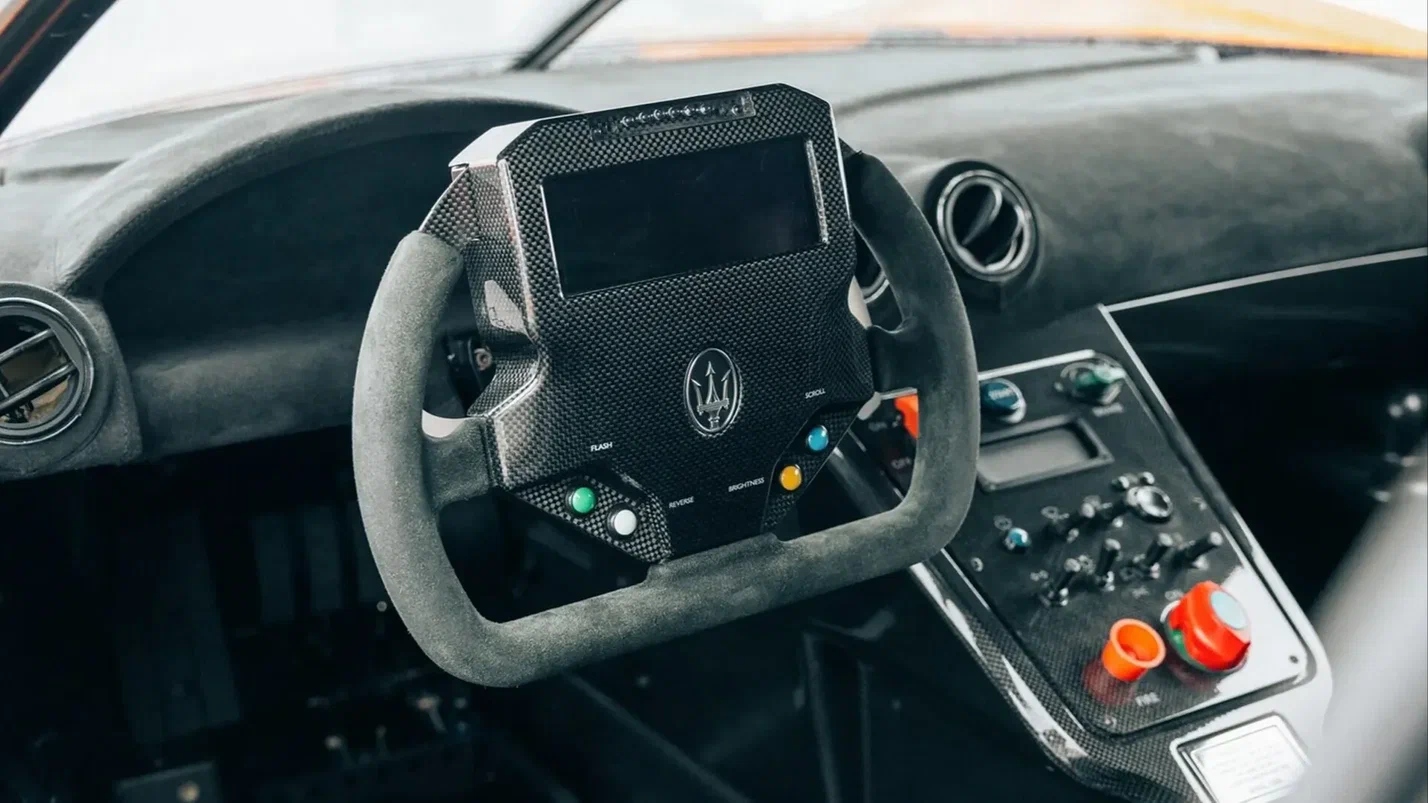 Редкий трековый спорткар Maserati MC12 Versione Corsa