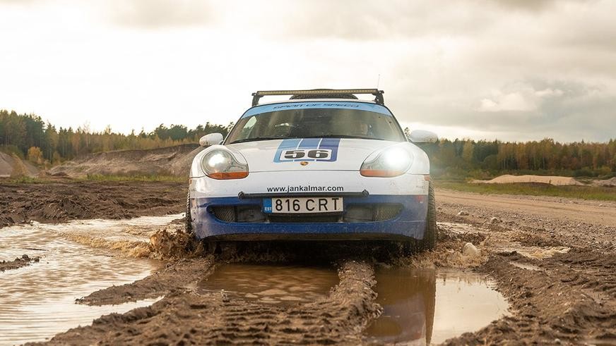 Превращение обычного Porsche 911 во внедорожную версию