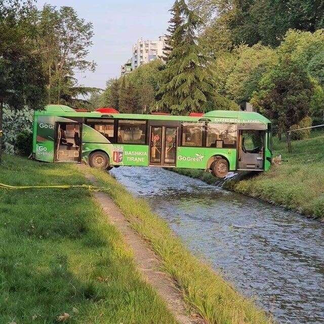 Эти ваши правила дорожного движения придуманы не для них