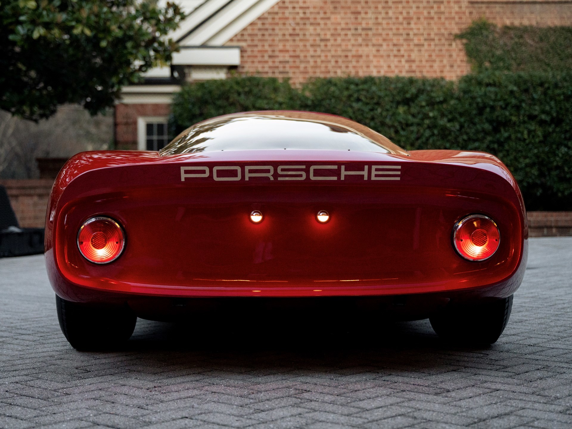 Гоночный Porsche 906 Carrera 6 1966 года