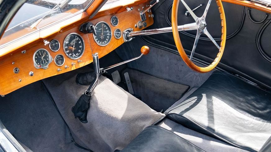 Детальная копия бесследно исчезнувшей модели Bugatti Type 57 SC Atlantic