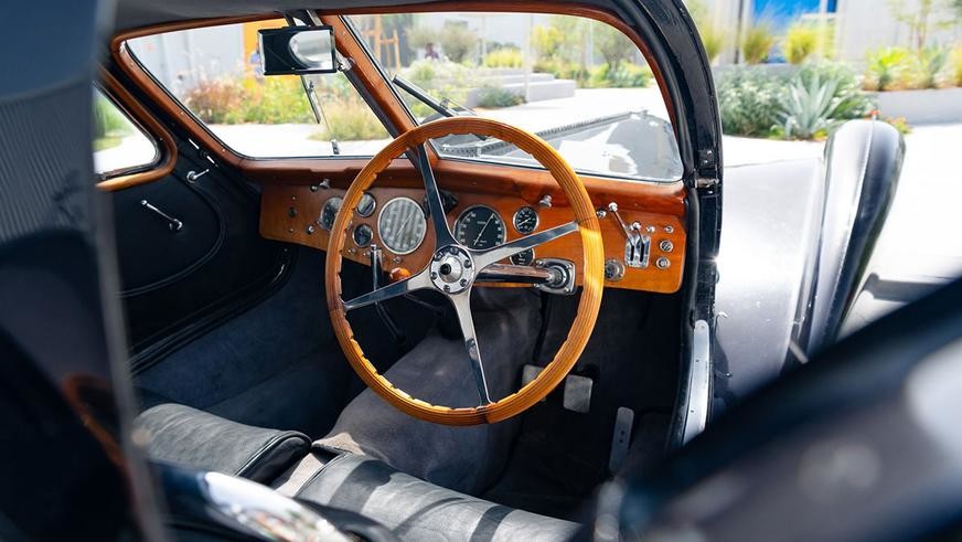 Детальная копия бесследно исчезнувшей модели Bugatti Type 57 SC Atlantic