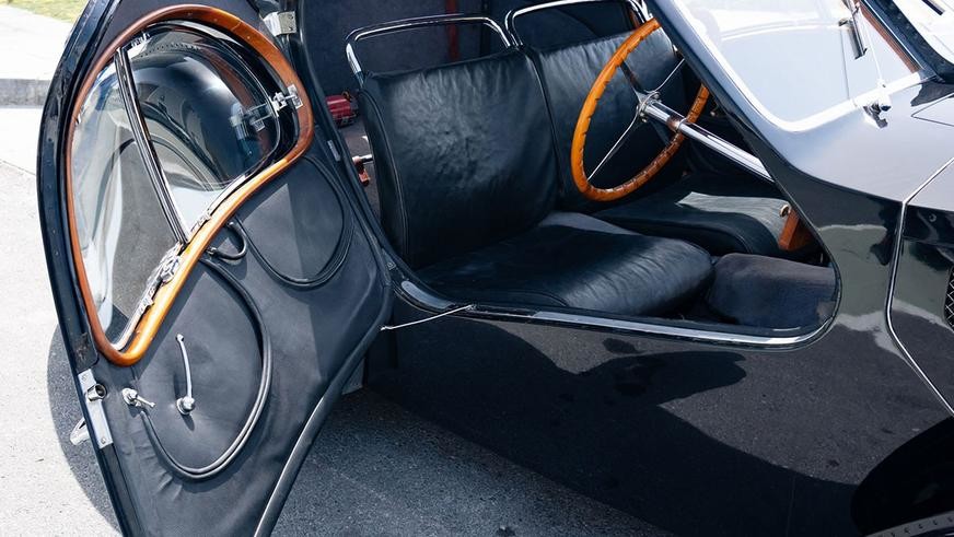 Детальная копия бесследно исчезнувшей модели Bugatti Type 57 SC Atlantic