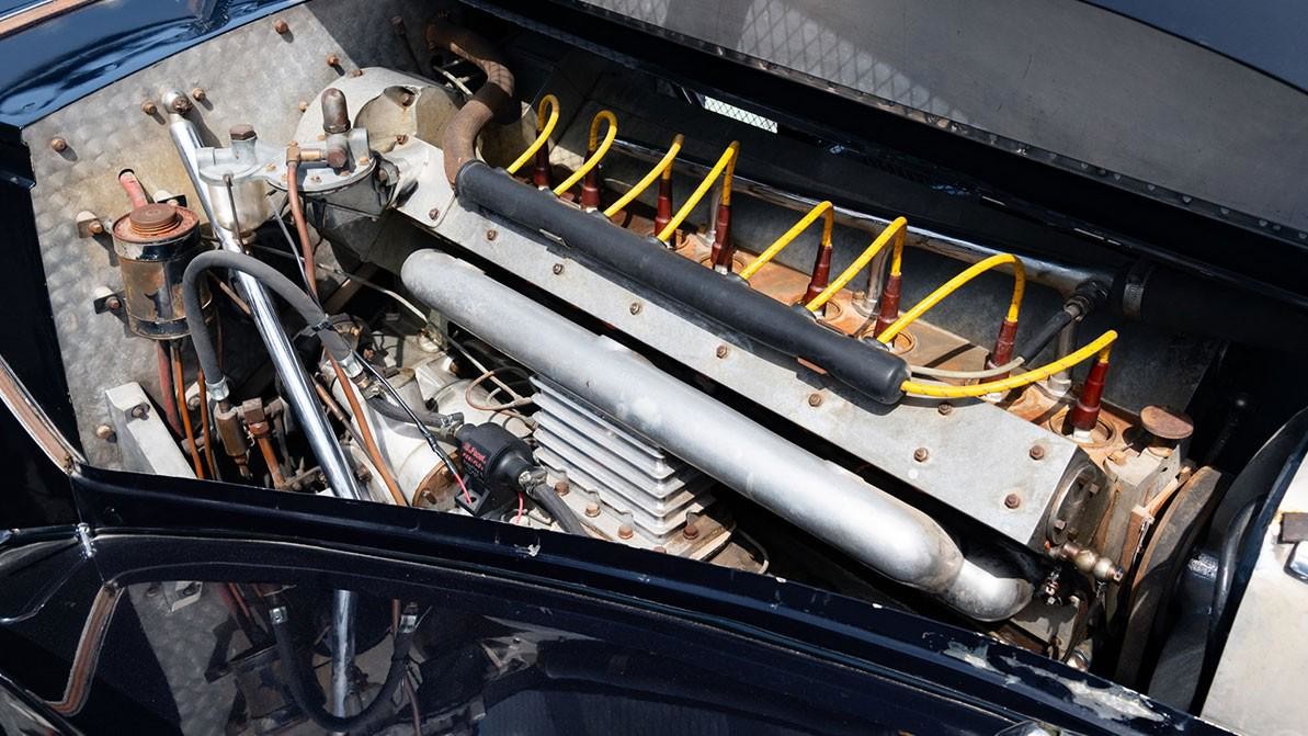 Детальная копия бесследно исчезнувшей модели Bugatti Type 57 SC Atlantic