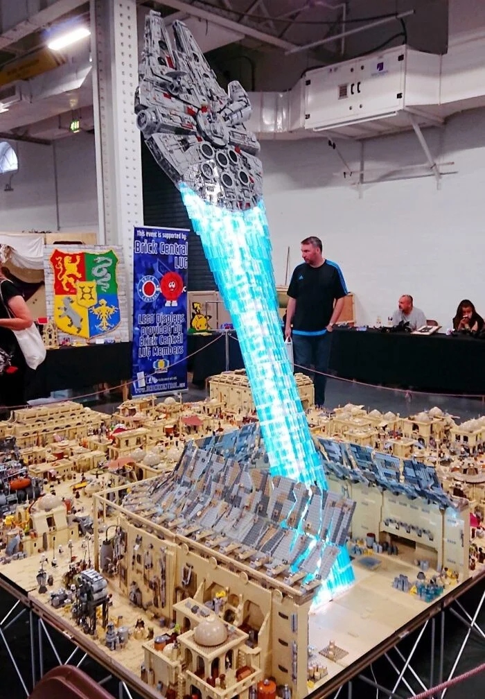 Просто потрясающие постройки и скульптуры из LEGO