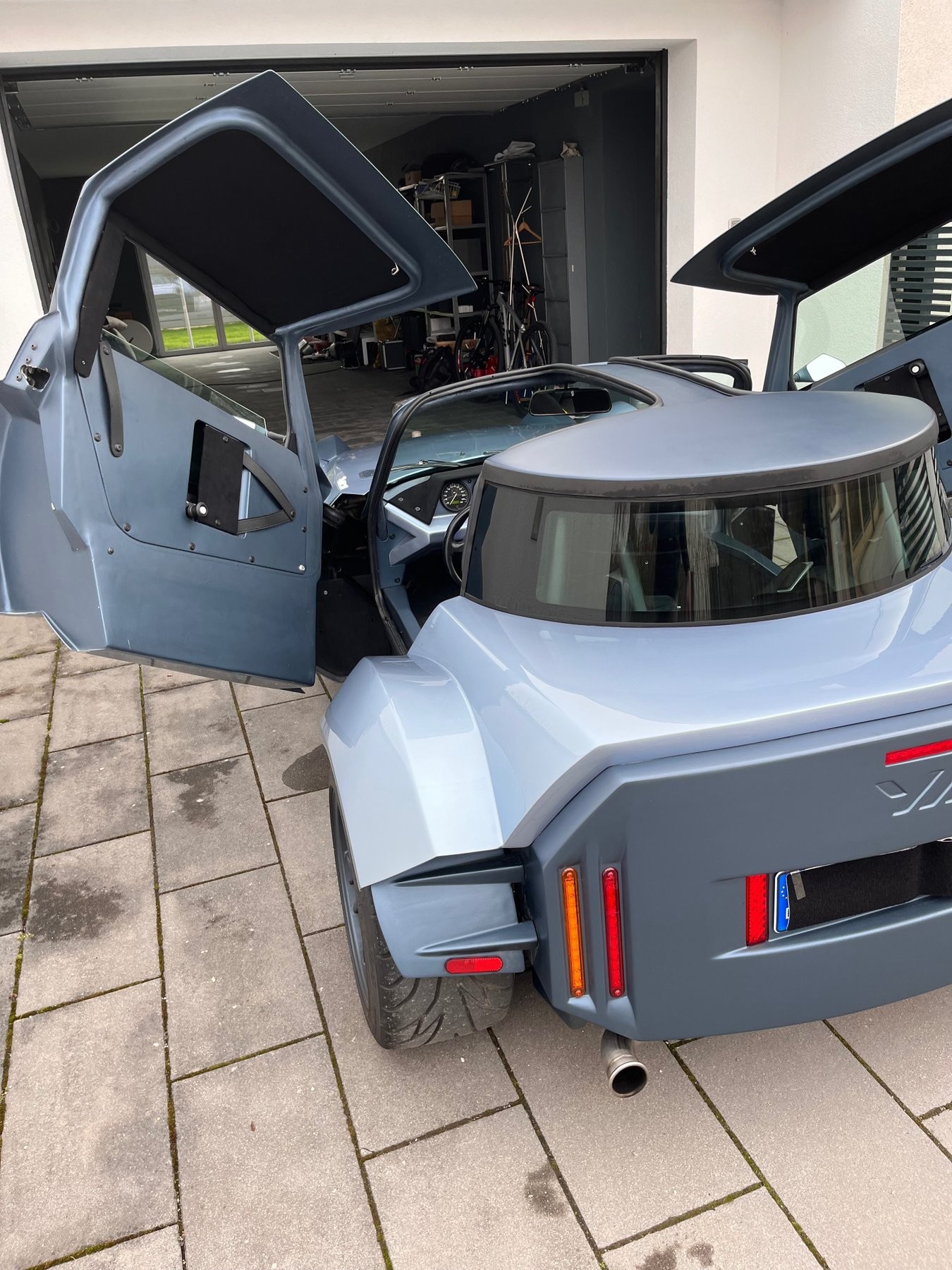 Необычный спорткар Caterham CSR 200 с очень странной внешностью