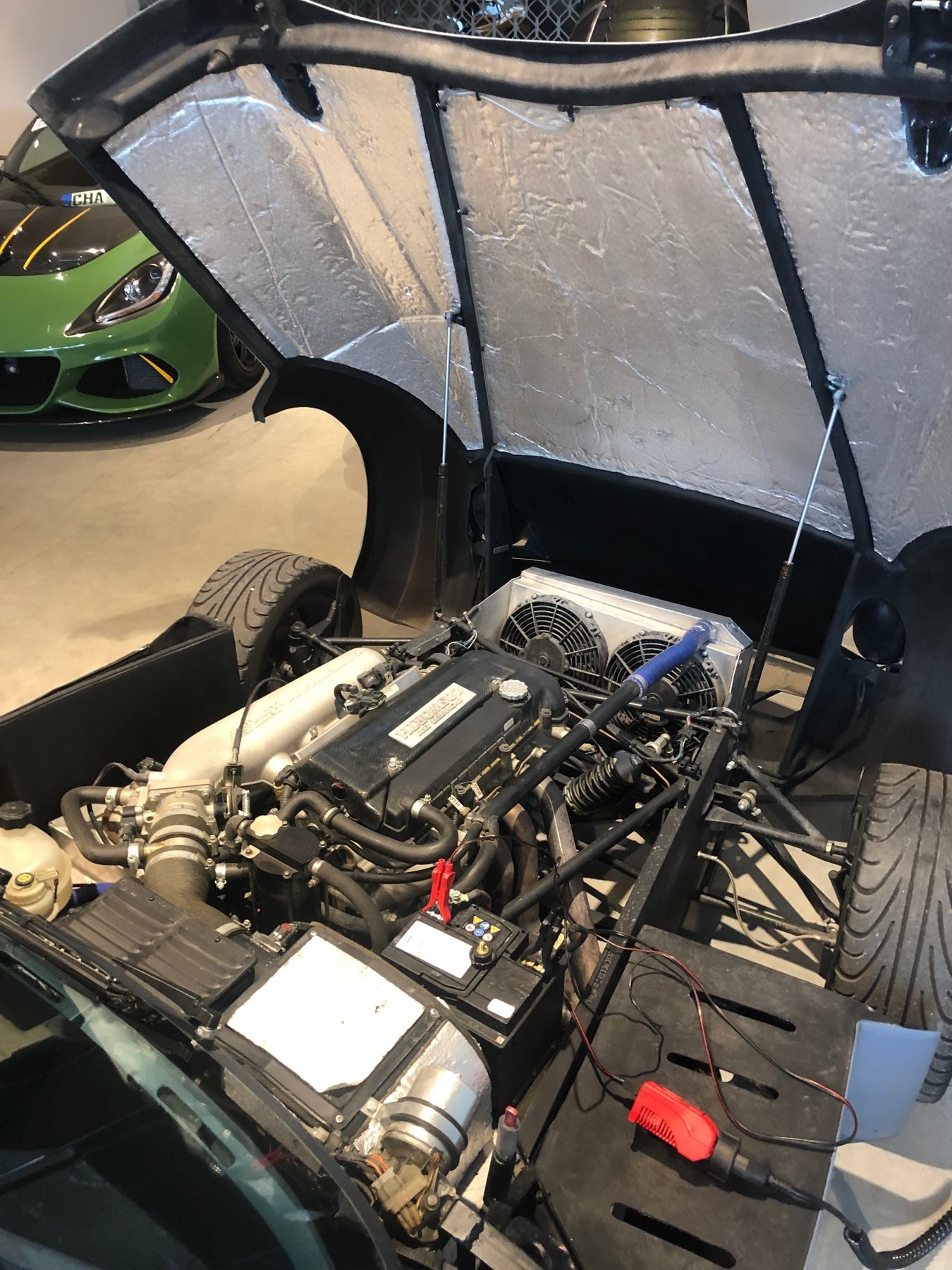 Необычный спорткар Caterham CSR 200 с очень странной внешностью