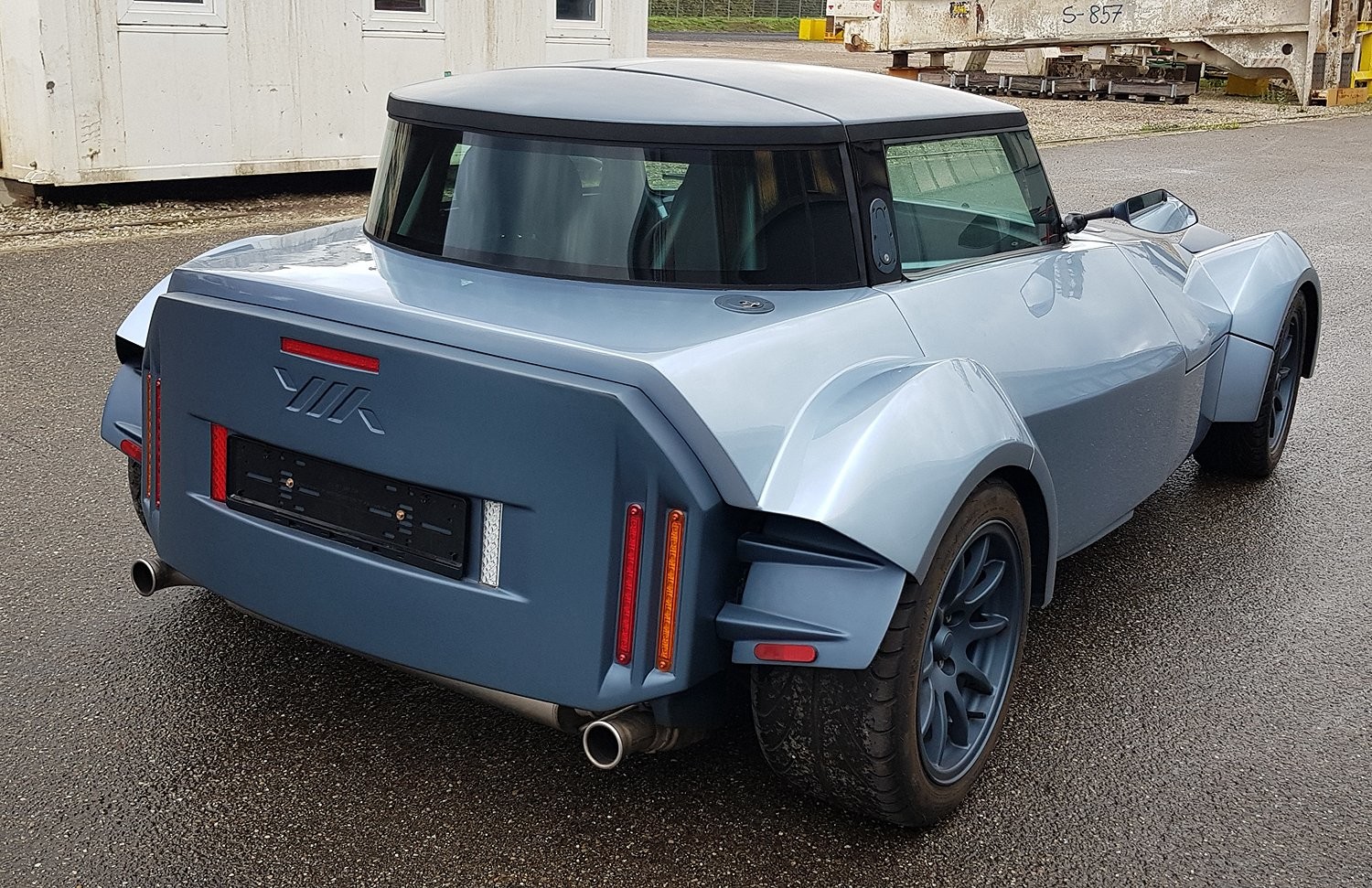 Необычный спорткар Caterham CSR 200 с очень странной внешностью