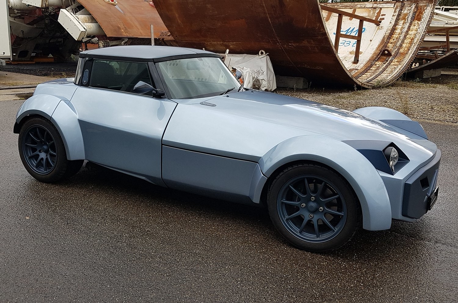 Необычный спорткар Caterham CSR 200 с очень странной внешностью