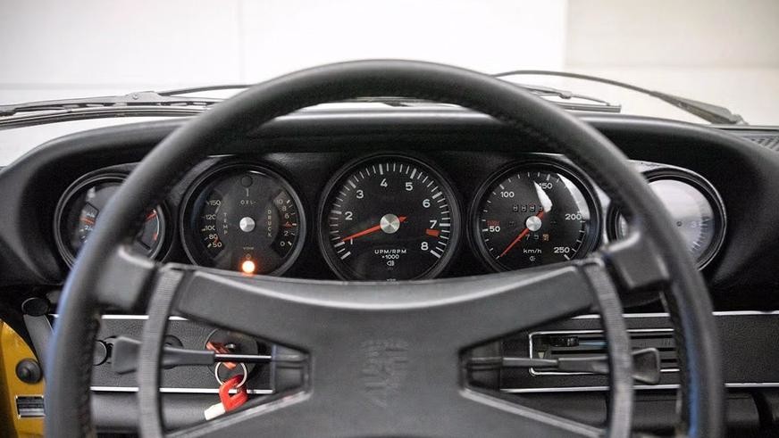 Особый спорткар Porsche 911 Carrera RS 1972 года почти без пробега