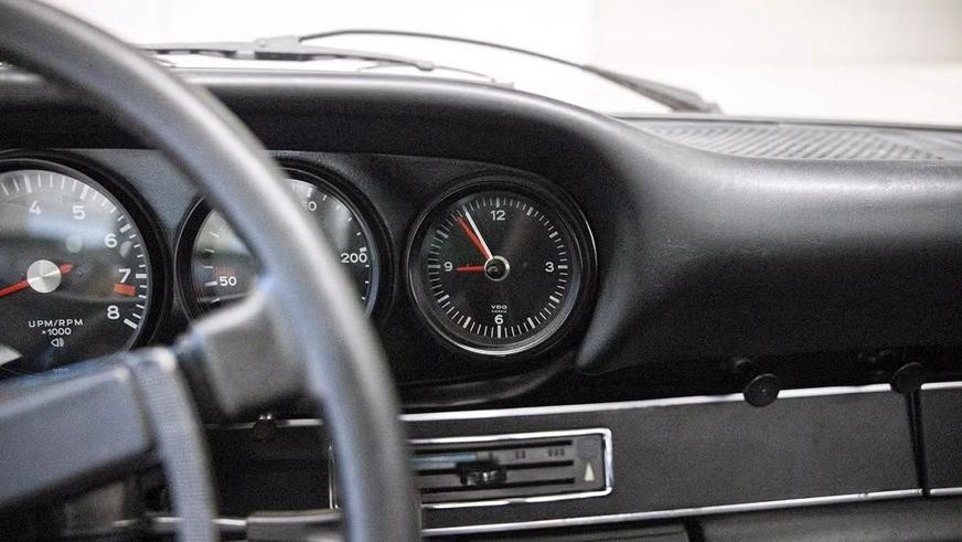 Особый спорткар Porsche 911 Carrera RS 1972 года почти без пробега