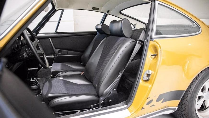 Особый спорткар Porsche 911 Carrera RS 1972 года почти без пробега