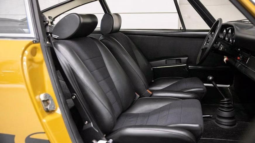 Особый спорткар Porsche 911 Carrera RS 1972 года почти без пробега