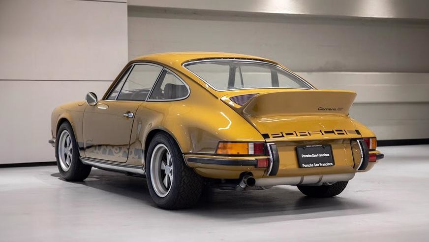 Особый спорткар Porsche 911 Carrera RS 1972 года почти без пробега