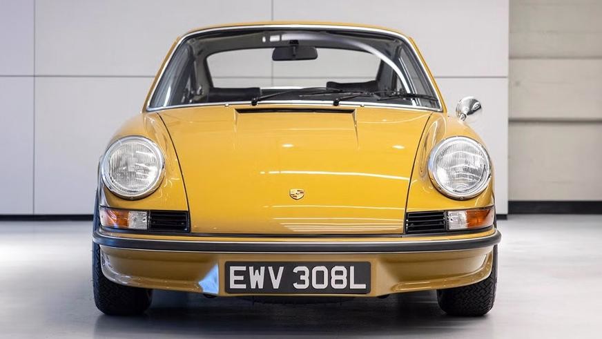 Особый спорткар Porsche 911 Carrera RS 1972 года почти без пробега