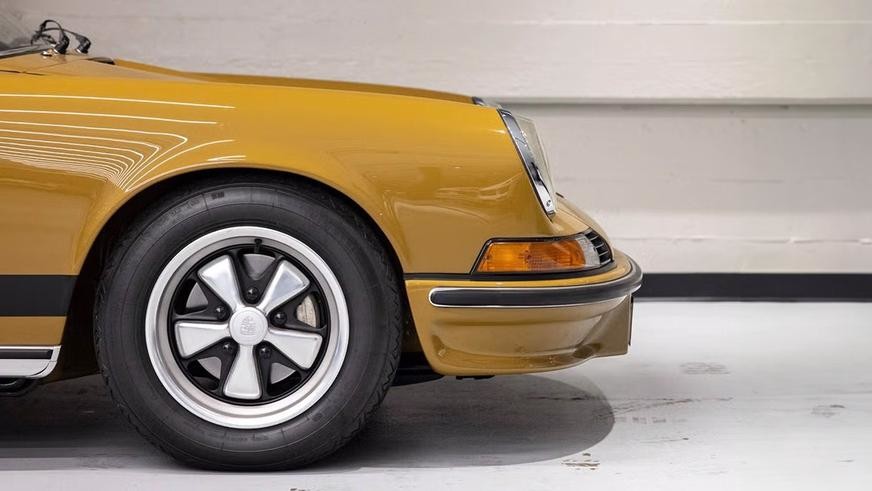 Особый спорткар Porsche 911 Carrera RS 1972 года почти без пробега