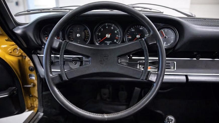 Особый спорткар Porsche 911 Carrera RS 1972 года почти без пробега