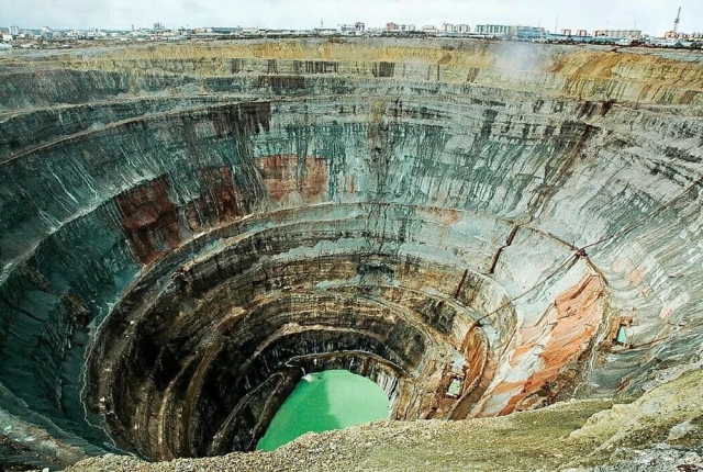 Удивительные земные дыры как врата в другие миры