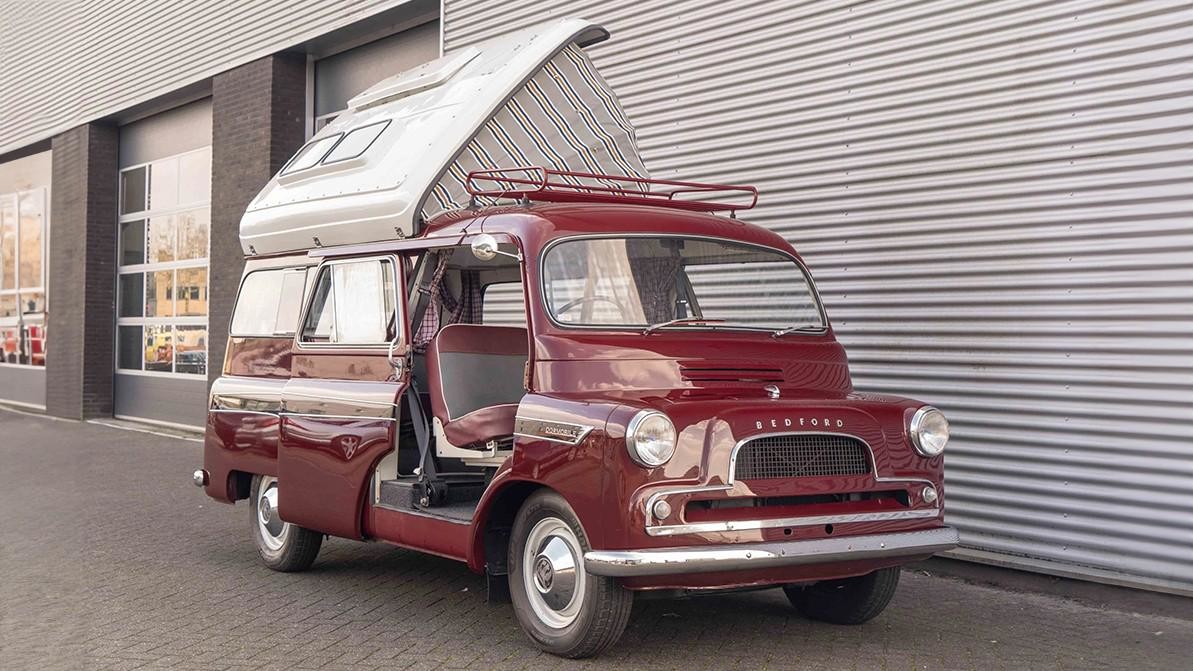 Раритетный микроавтобус-кемпер на базе Bedford CA