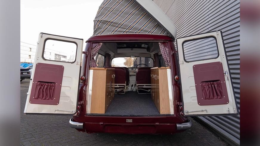 Раритетный микроавтобус-кемпер на базе Bedford CA
