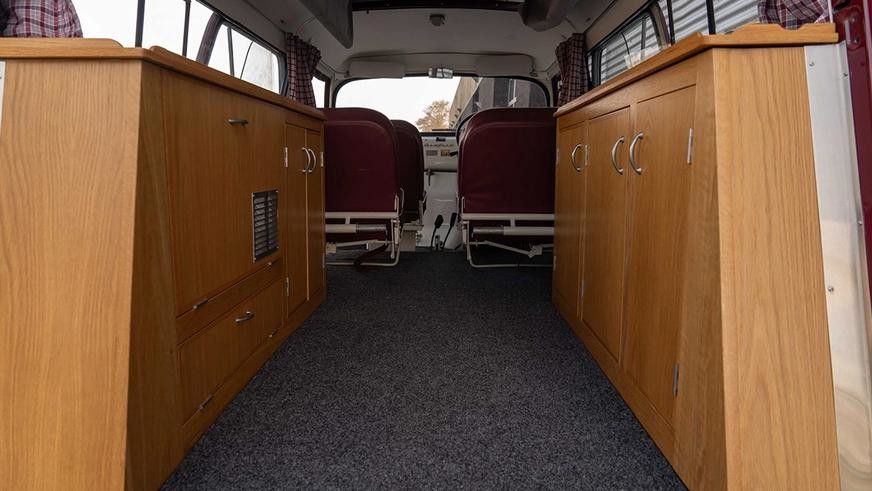 Раритетный микроавтобус-кемпер на базе Bedford CA