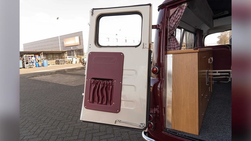 Раритетный микроавтобус-кемпер на базе Bedford CA