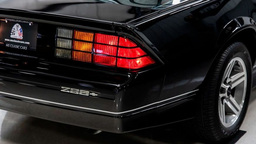 Капсула времени в виде нового Chevrolet Camaro 1985 года