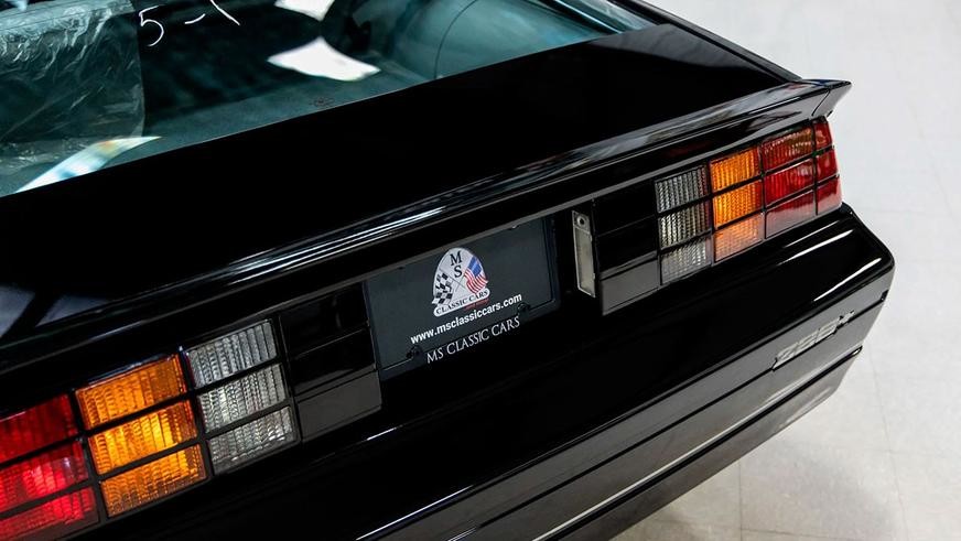 Капсула времени в виде нового Chevrolet Camaro 1985 года