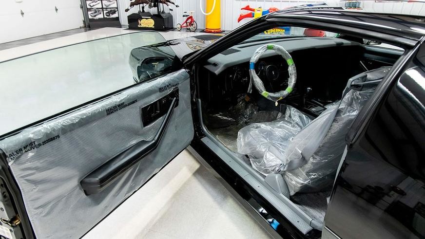 Капсула времени в виде нового Chevrolet Camaro 1985 года