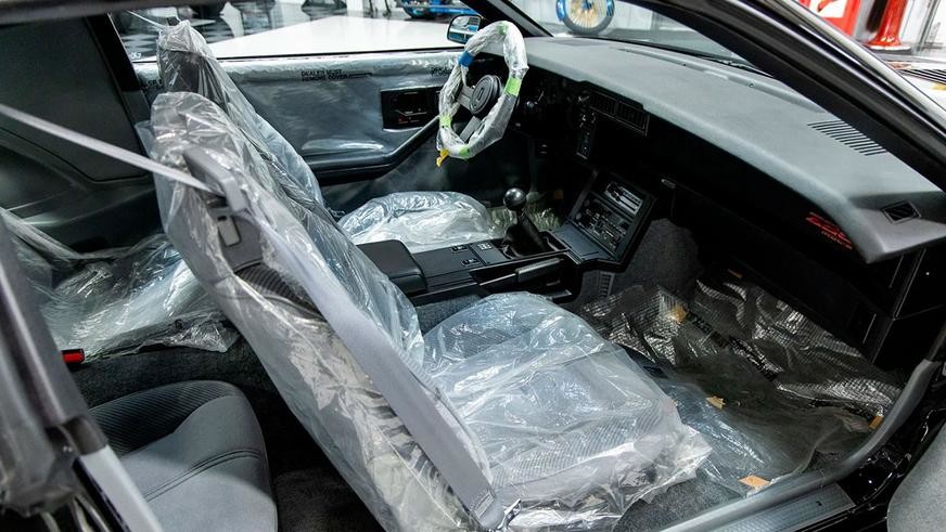 Капсула времени в виде нового Chevrolet Camaro 1985 года