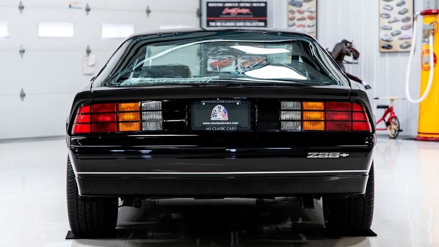 Капсула времени в виде нового Chevrolet Camaro 1985 года