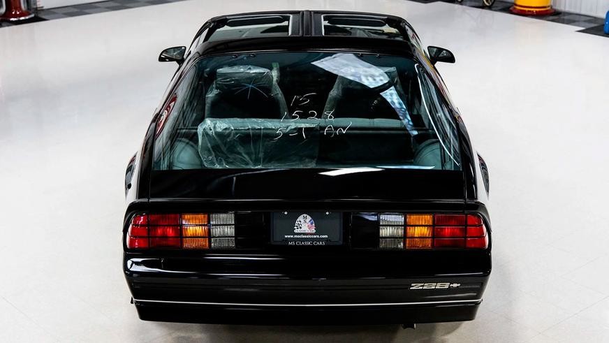 Капсула времени в виде нового Chevrolet Camaro 1985 года