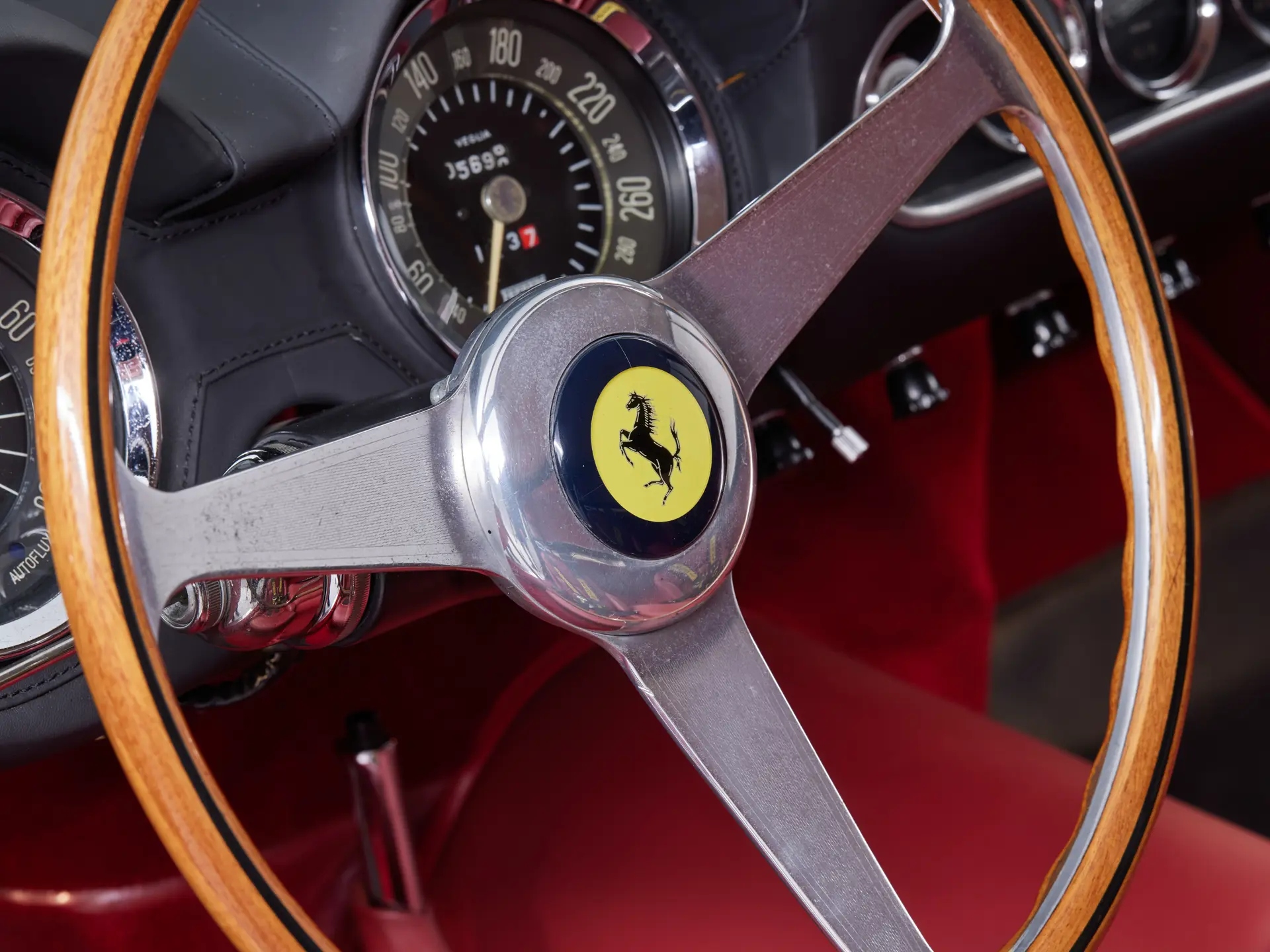 Редкий спорткар Ferrari 250 GT SWB Berlinetta 1960 года