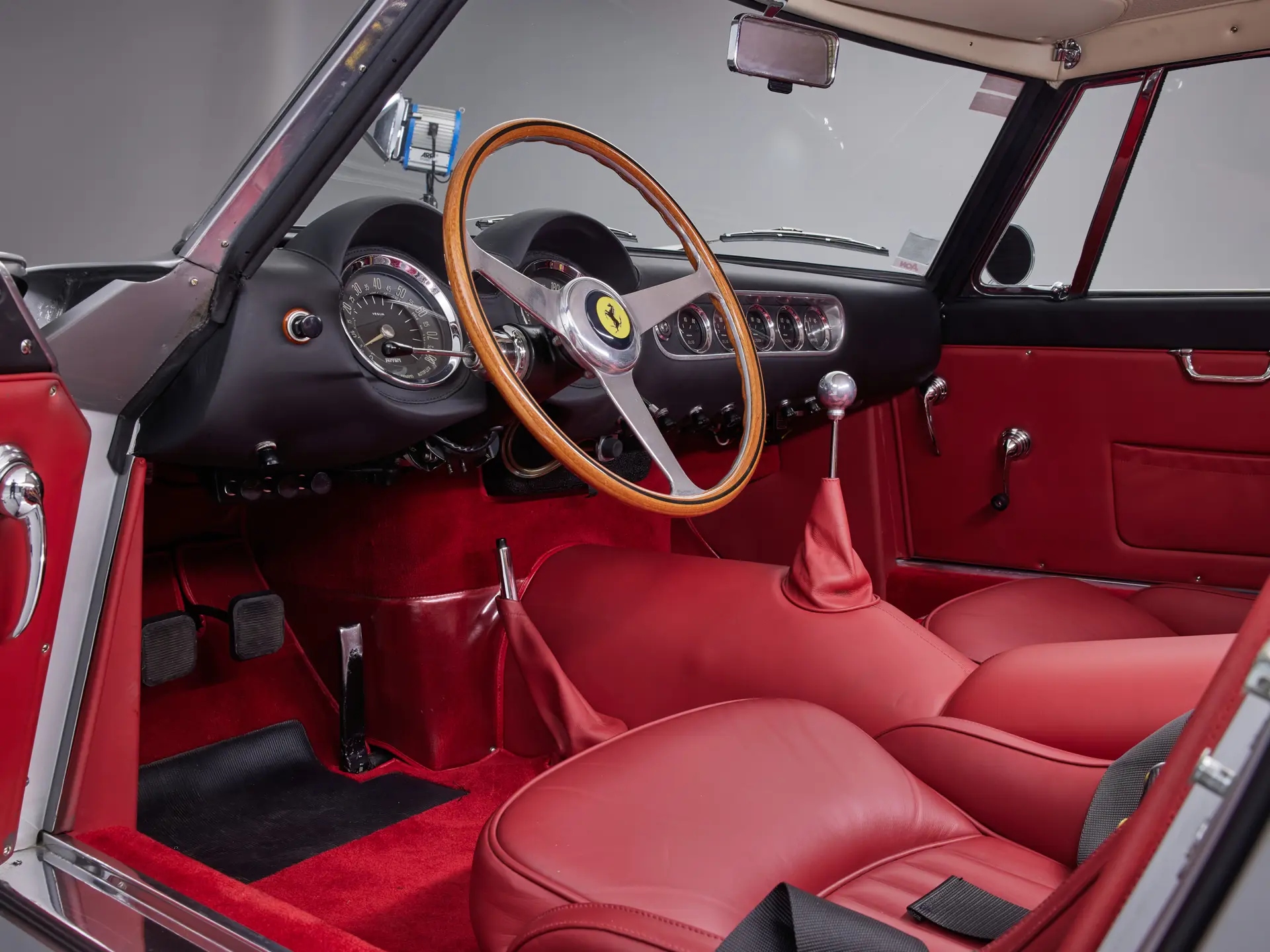 Редкий спорткар Ferrari 250 GT SWB Berlinetta 1960 года