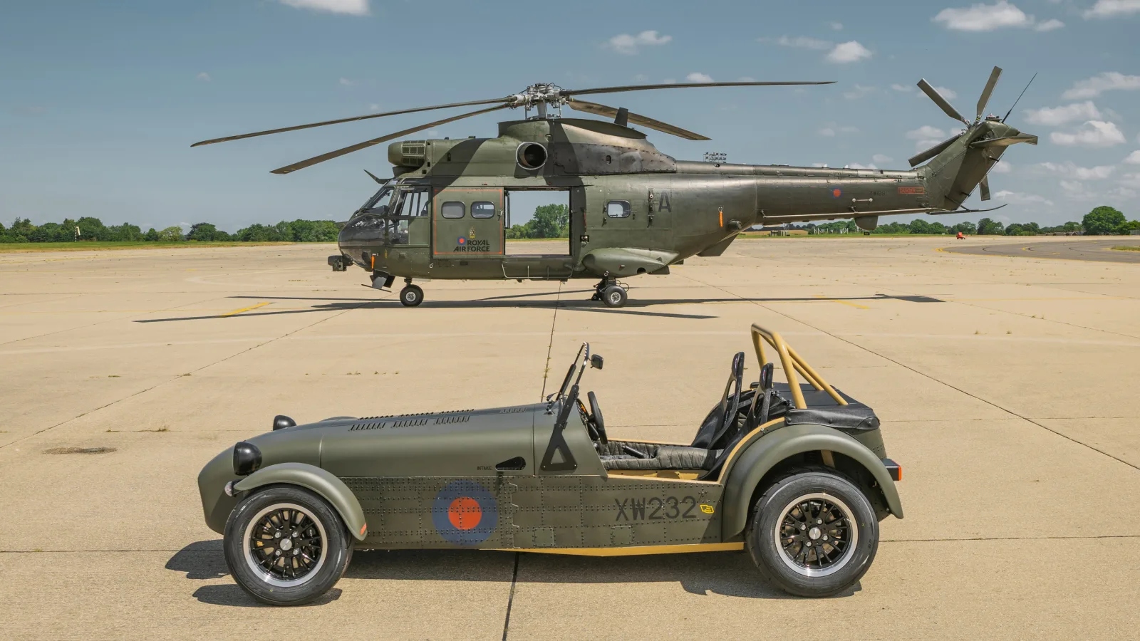 Уникальный родстер Caterham RAF 360 из деталей списанного вертолёта ...