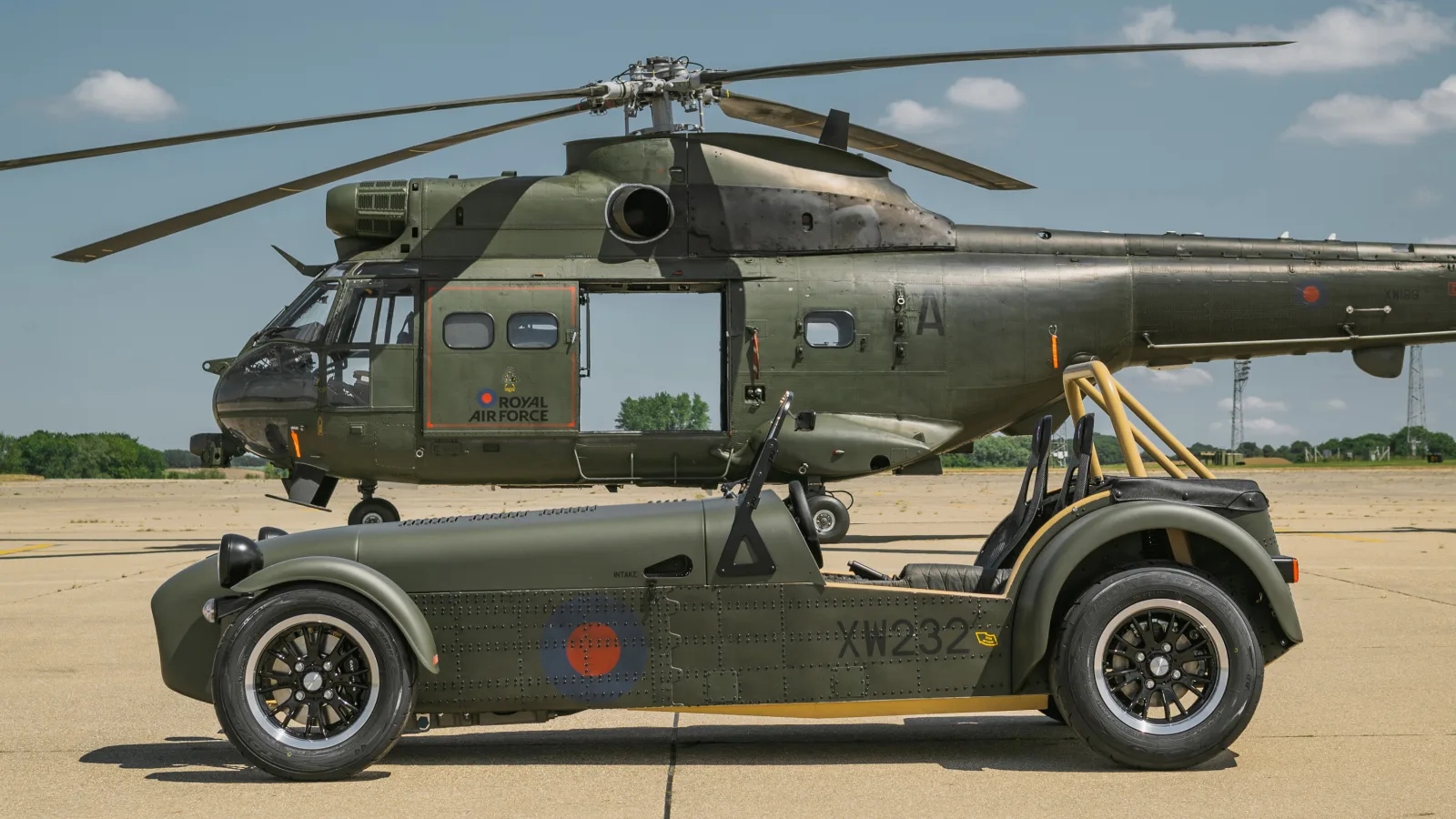 Уникальный родстер Caterham RAF 360 из деталей списанного вертолёта ...