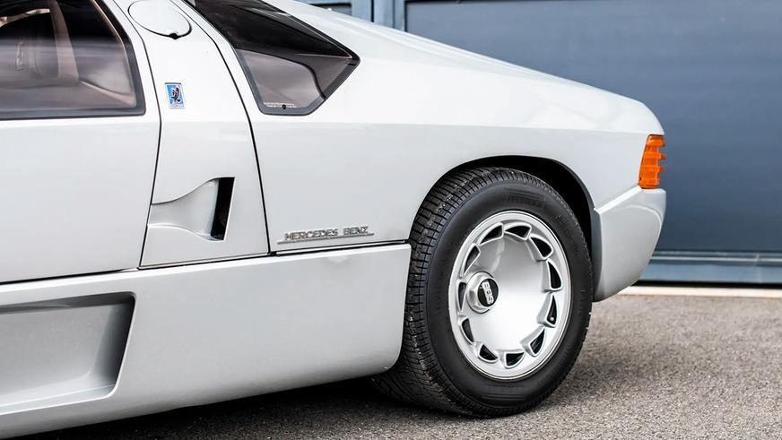 Редчайший спорткар Isdera Imperator 108i от дизайнера Porsche и Mercedes
