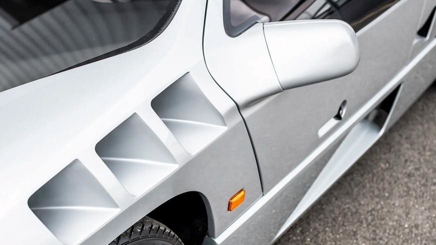 Редчайший спорткар Isdera Imperator 108i от дизайнера Porsche и Mercedes