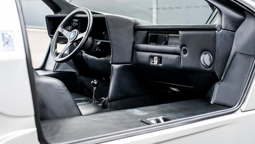 Редчайший спорткар Isdera Imperator 108i от дизайнера Porsche и Mercedes