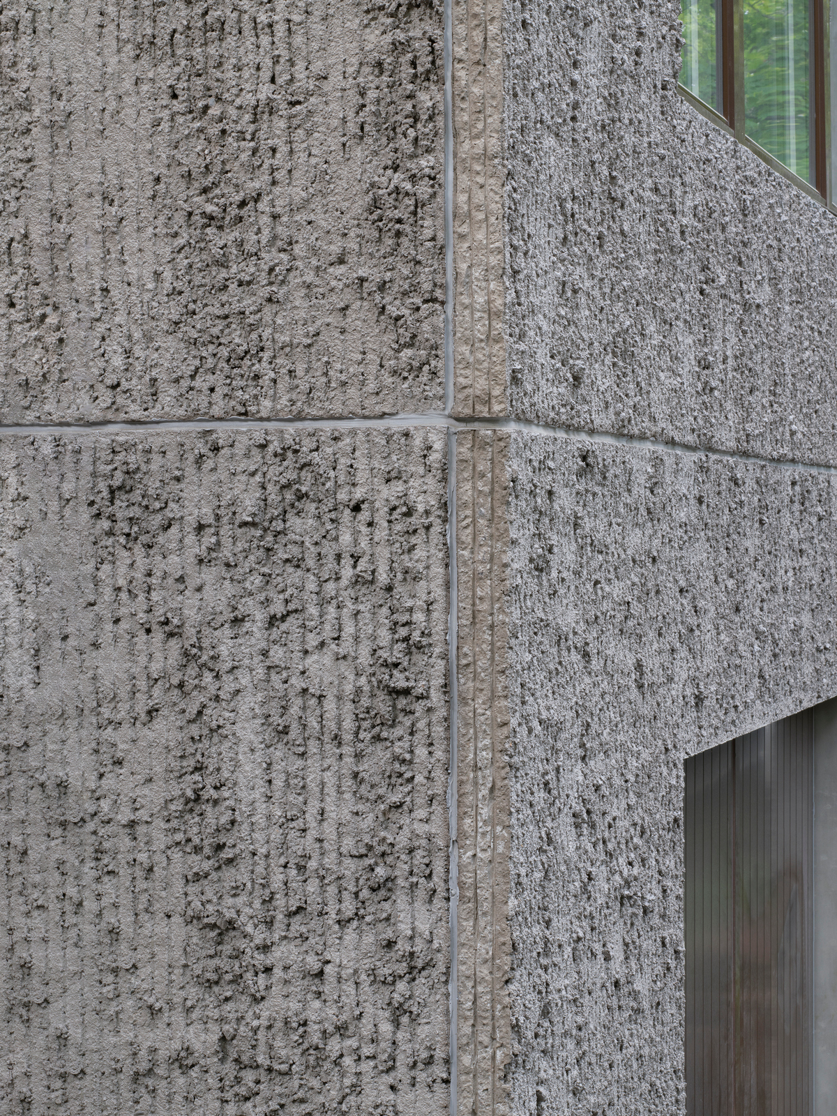 Т-образный дом на крутом склоне в Швеции Т-образный дом на крутом склоне в Швеции открытые, который, деревья, ванная, которая, строительства, возможно, Насколько, этаже, участке, находится, поверхности, обеспечивает, крутом, каркас, Сэндвичконструкция, конструкции, лицевой, стоит, независимо