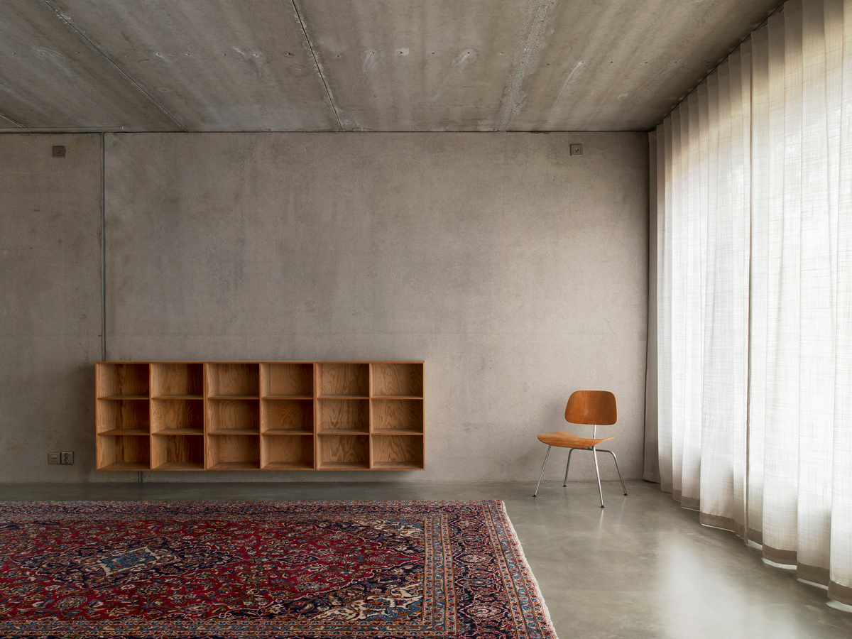 Т-образный дом на крутом склоне в Швеции Т-образный дом на крутом склоне в Швеции открытые, который, деревья, ванная, которая, строительства, возможно, Насколько, этаже, участке, находится, поверхности, обеспечивает, крутом, каркас, Сэндвичконструкция, конструкции, лицевой, стоит, независимо