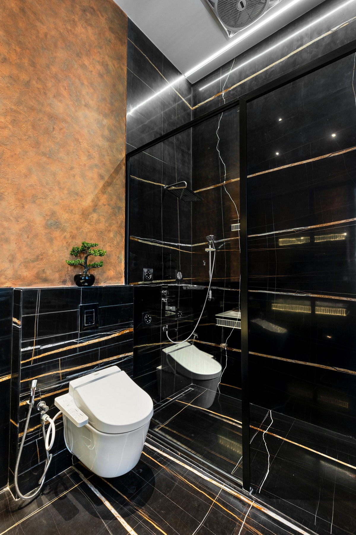 Дом с широкой бетонной лентой в Индии которые, создавая, спальни, впечатление, уровне, путешествия, бесконечного, элементы, отдыха, лентой, бетонной, широкой, бетона, также, этаже, изогнутых, клиента, служит, Ardete, студия