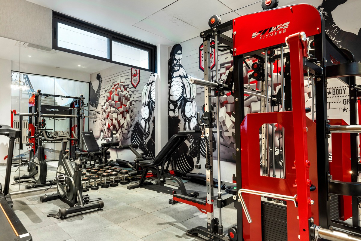 Дом с широкой бетонной лентой в Индии которые, создавая, спальни, впечатление, уровне, путешествия, бесконечного, элементы, отдыха, лентой, бетонной, широкой, бетона, также, этаже, изогнутых, клиента, служит, Ardete, студия