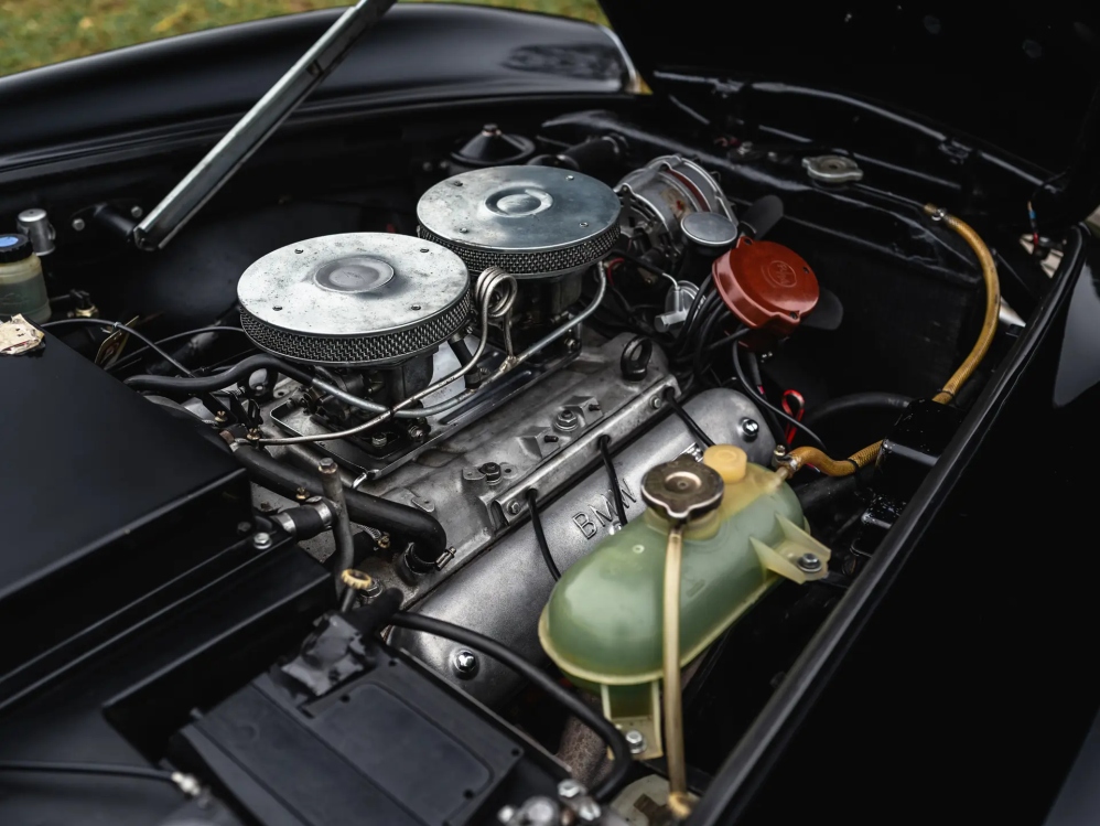 Редкий родстер BMW 507 1958 года родстер, изначально, около, Спорткар, тысяч, карты, перекрасили, чёрный, кресла, дверные, следующей, отделали, слоновой, серой, кожей, сохранил, оригинальные, кости, курсу, имевший