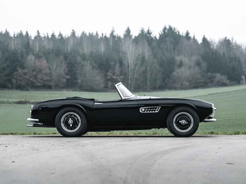 Редкий родстер BMW 507 1958 года родстер, изначально, около, Спорткар, тысяч, карты, перекрасили, чёрный, кресла, дверные, следующей, отделали, слоновой, серой, кожей, сохранил, оригинальные, кости, курсу, имевший